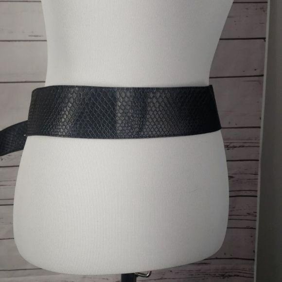 Vintage 80s Style Wide Black Waist  Hook Loop Belt - Picture 5 of 16